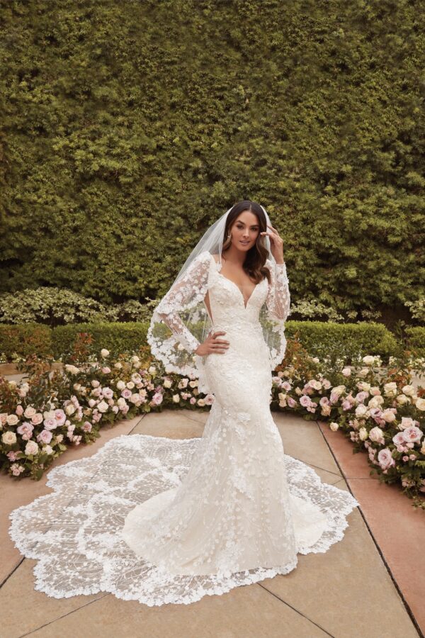 2476 Lauren Front with Veil