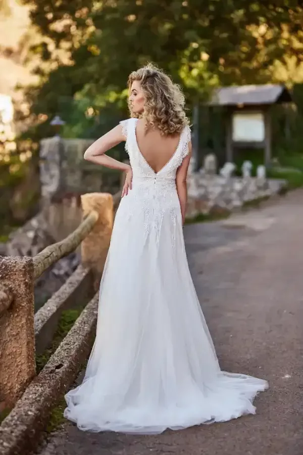 Robe de mariee fluide boheme 2023 14